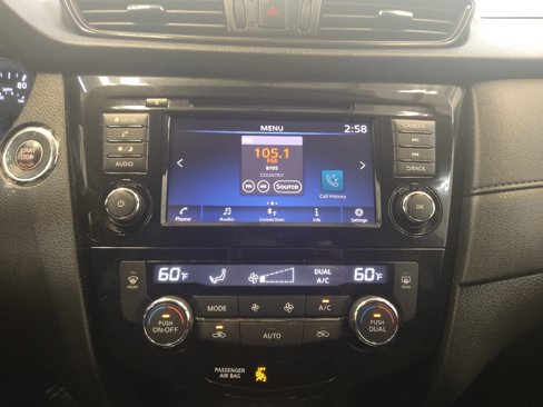 Used 2018 Nissan Rogue SV image 25