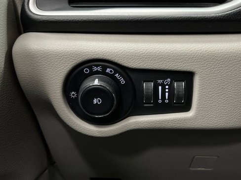 Certified 2019 Chrysler Pacifica Touring Plus w/ Cold Weather Group image 25