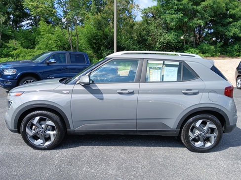 Used 2021 Hyundai Venue SEL w/ Premium Package image 3
