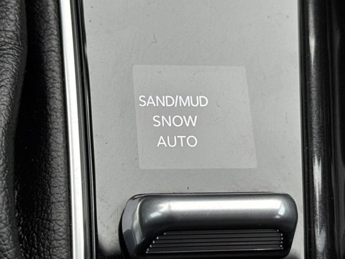 Used 2024 Jeep Compass Latitude image 18