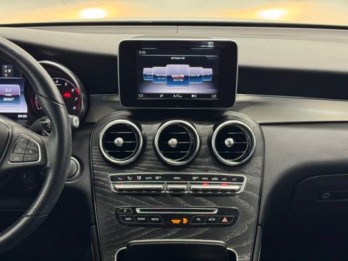 Used 2019 Mercedes-Benz GLC 300 image 4