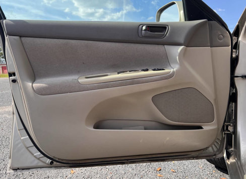Used 2004 Toyota Camry LE image 12