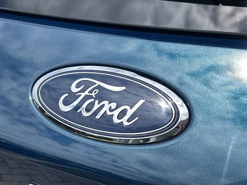 Used 2020 Ford Escape Titanium image 10