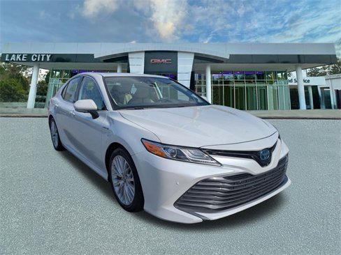 Used 2020 Toyota Camry XLE image 1