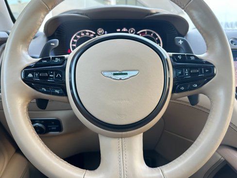 Used 2021 Aston Martin DBX image 11