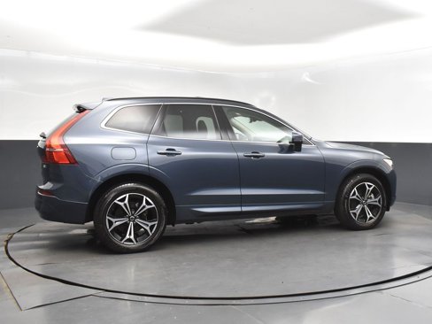 Used 2022 Volvo XC60 B5 Momentum w/ Climate Package image 8