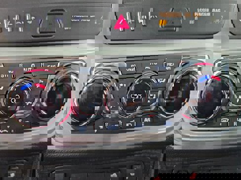 Used 2016 GMC Acadia SLT image 18