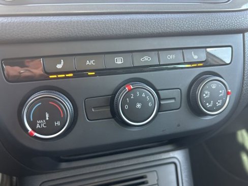 Used 2016 Volkswagen Tiguan SE image 23