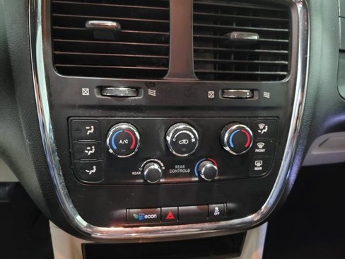 Used 2017 Dodge Grand Caravan SXT image 28