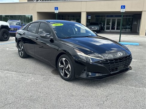 Certified 2023 Hyundai Elantra SEL w/ Convenience Package image 4
