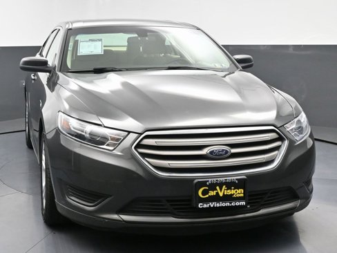 Used 2017 Ford Taurus SE image 4