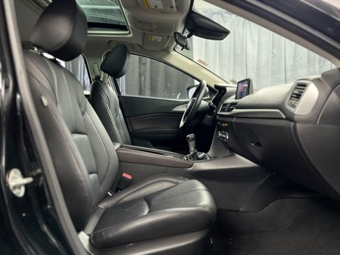 Used 2017 MAZDA MAZDA3 Touring image 24