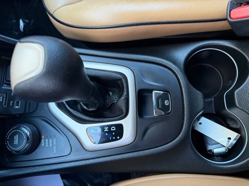 Used 2016 Jeep Cherokee 75th Anniversary image 16