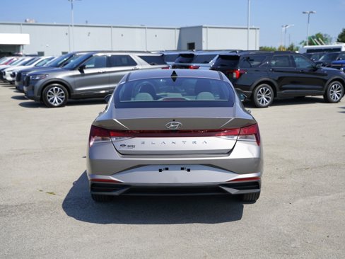 Used 2023 Hyundai Elantra SEL image 6