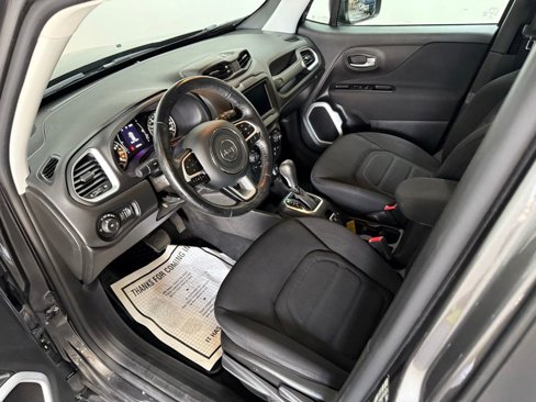 Used 2020 Jeep Renegade Latitude w/ Cold Weather Group image 15