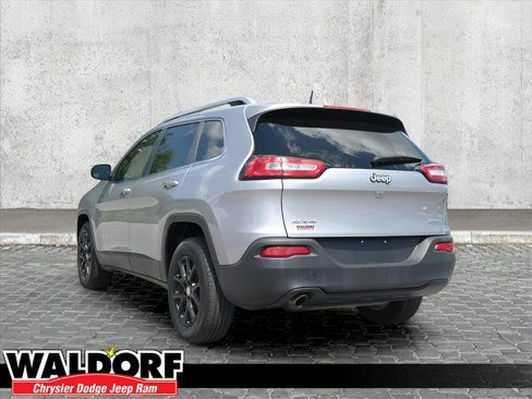 Used 2018 Jeep Cherokee Latitude Plus w/ Cold Weather Group image 3