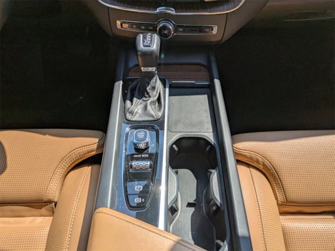 Certified 2021 Volvo XC60 T5 Inscription w/ Advanced Package image 18