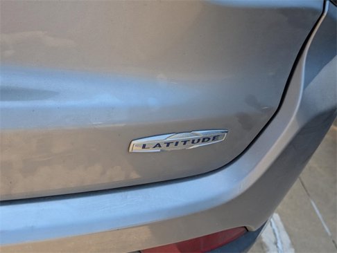 Used 2023 Jeep Compass Latitude image 9