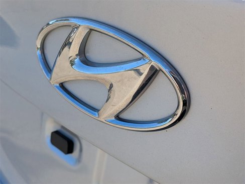 Used 2013 Hyundai Elantra Limited w/ Technology Pkg image 9