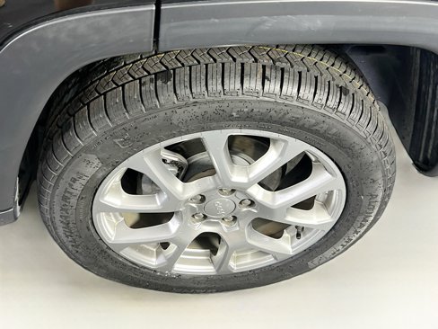 Used 2023 Jeep Compass Latitude image 28