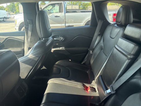 Used 2019 Jeep Cherokee Limited image 6