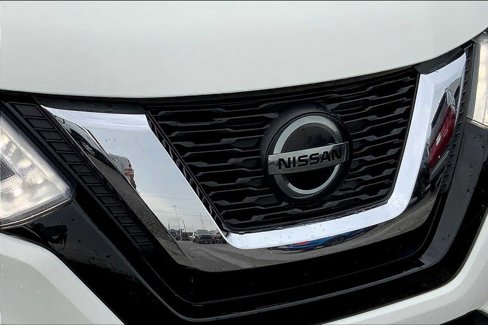 Used 2018 Nissan Rogue SV image 29