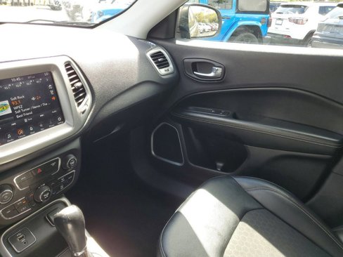 Used 2017 Jeep Compass Latitude w/ Popular Equipment Group image 19