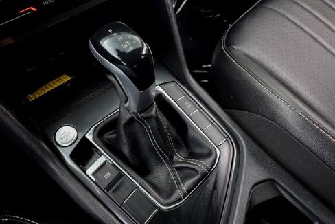 Used 2022 Volkswagen Tiguan SE image 9