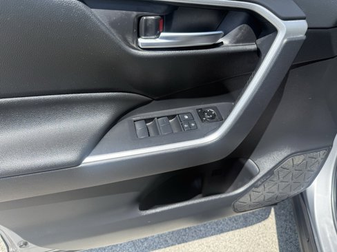 Used 2019 Toyota RAV4 XLE image 20