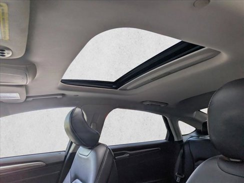 Used 2017 Ford Fusion Energi SE image 16
