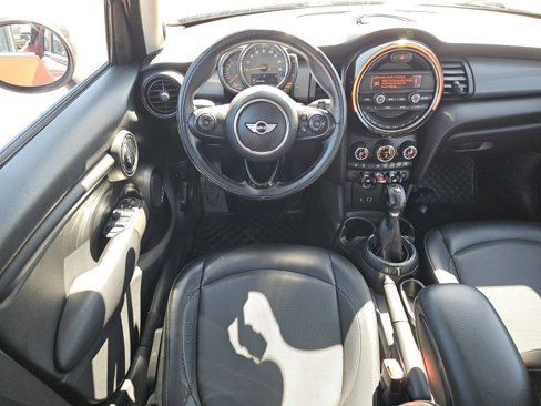 Used 2016 MINI Cooper 4-Door Hardtop image 4