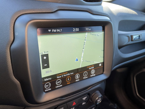 Used 2021 Jeep Renegade Latitude w/ Luxury Group II image 19