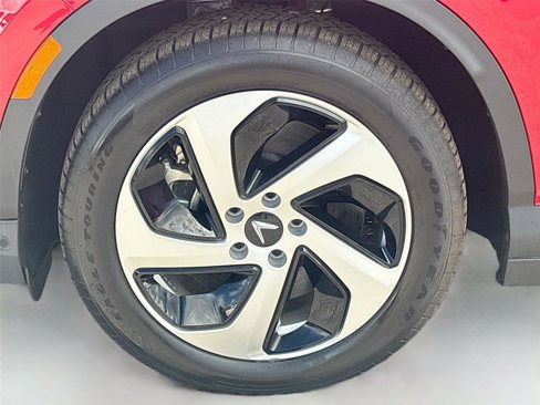 New 2025 VinFast VF 8 Eco image 31