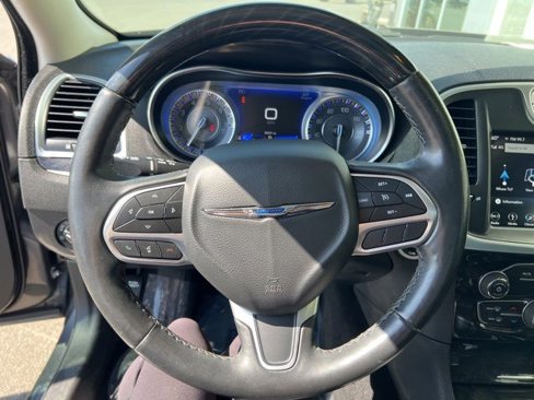Used 2019 Chrysler 300 Limited image 16