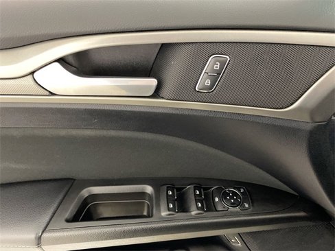Used 2019 Ford Fusion SE image 26