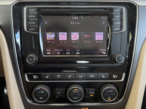 Used 2018 Volkswagen Passat 2.0T R-Line w/ R-Line Lighting Package image 9