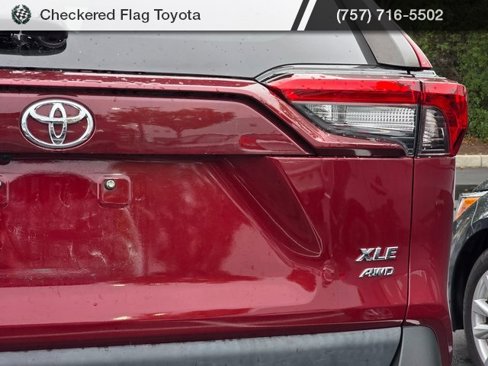 Used 2020 Toyota RAV4 XLE image 7