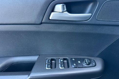 Used 2020 Kia Sportage LX image 7