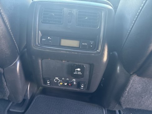 Used 2016 Nissan Pathfinder Platinum w/ Family Entertainment Package image 13