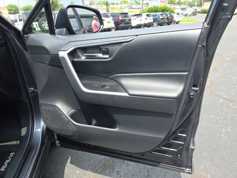 Used 2019 Toyota RAV4 XLE image 32
