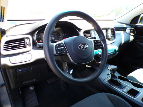 Used 2020 Kia Sorento LX image 29