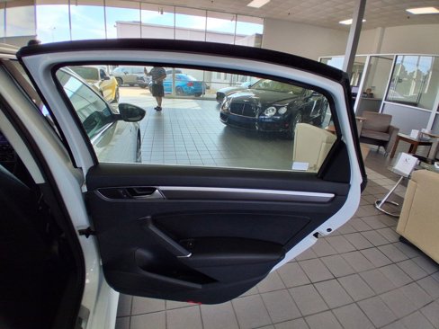 Used 2017 Volkswagen Passat 1.8T R-Line image 22