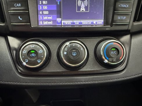 Used 2018 Toyota RAV4 LE image 18