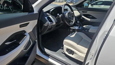Used 2018 Jaguar E-PACE SE image 24