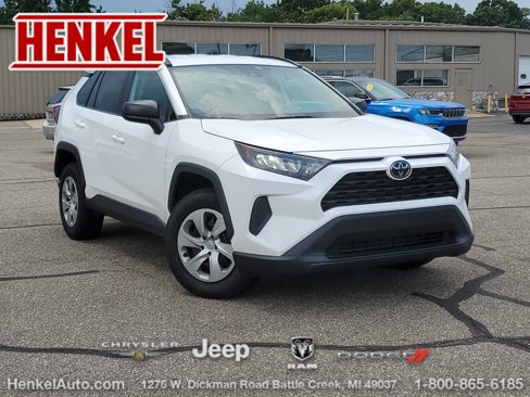 Used 2019 Toyota RAV4 LE image 1