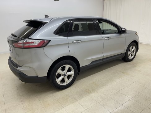 Used 2020 Ford Edge SE image 6