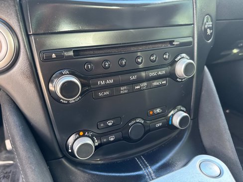 Used 2015 Nissan 370Z Touring image 19