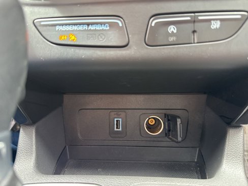 Used 2017 Ford Escape Titanium image 32