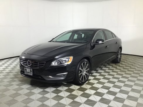 Used 2017 Volvo S60 T5 Inscription image 3