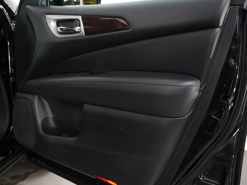 Used 2013 Nissan Pathfinder Platinum w/ Platinum Premium Pkg image 9
